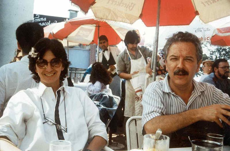 AR90_02_restaurant_a.jpg - Marta and Roberto at an outdoor restaurant on the Rio de la Plata