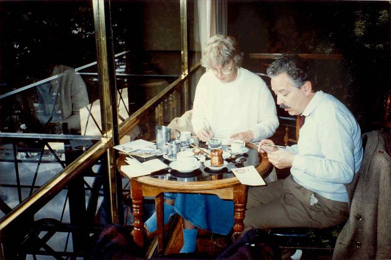 AR90_10_cafe_victoria_a.jpg - Friends in a wonderful Buenos Aires cafe