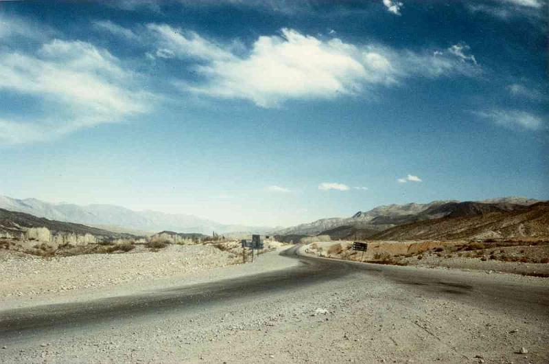AR90_14_landscape_a.jpg - Landscape near Humahuaca, direction Jujuy