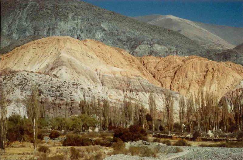 AR90_18_cerro7_2_b.jpg - Cerro de los siete colores (Mountain of seven colors)