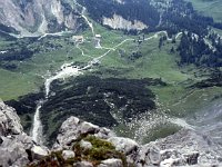 Looking down on the Heinrich-Huetter-Hütte  sj84 25b054