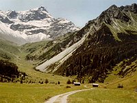 Panülerkopf looms up beyond the Oberzalimweg.  br81 zalimtal b