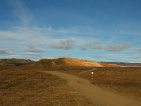 Distances are deceiving: It is about 1 km from the parking lot to the mountain.