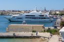 si13 052614190 s  Huge boats (actually, ships) and local sunbathers