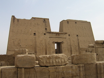 Le pylône du temple d'Edfou