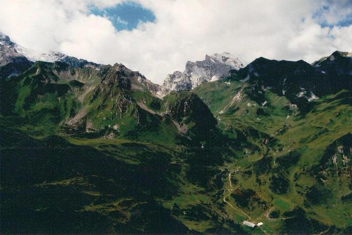 br93_golmer_04_a.jpg - Gorgeous mountain scenery, looking toward the Drei Türme.