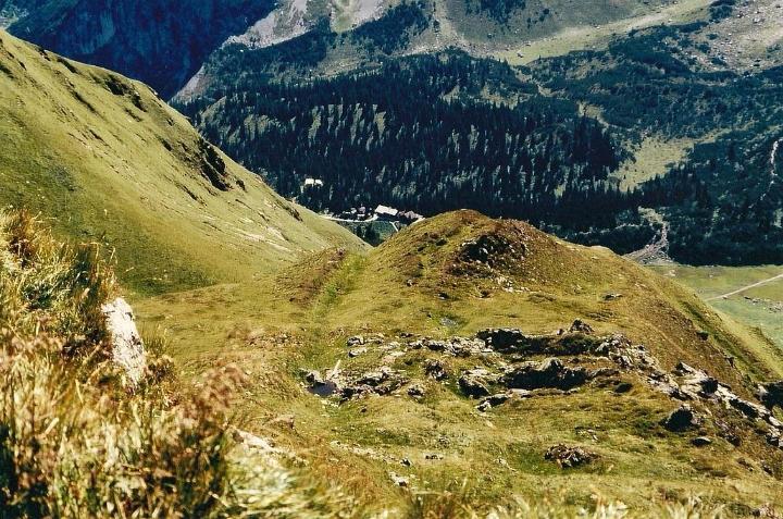 br93_golmer_07.jpg - Looking down toward the Lindauer Hütte.