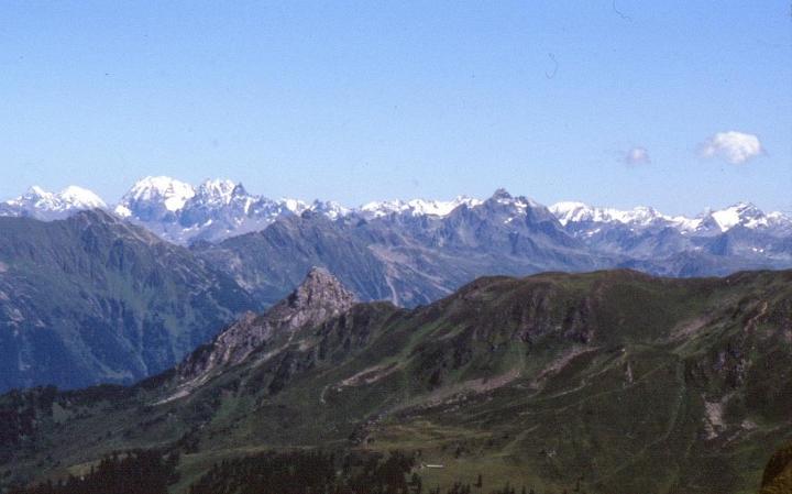 br93_golmer_09x_asb.jpg - View north from Geissspitze.