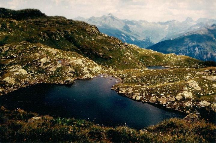 br93_versettla_04.jpg - A small lake.