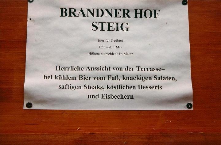 br95_brandnerhof_01.jpg - The one-minute, approx. 2-meter climb from the path up to the Brandnerhof restaurant.