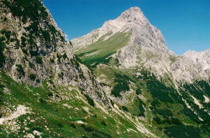 br95_saulajoch_07.jpg - The "Königersteig" to the Saulajoch, with the Saulakopf (2517m) in the background.