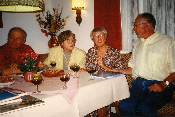 br96_gang.jpg - At Haus Kella Egg
