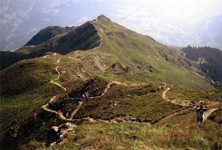 br96_geissspitze_02.jpg - Looking back down the ridge path toward the top of the lift.