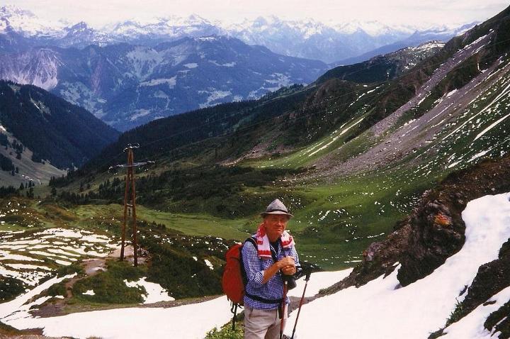 br96_luenerkrinne_1.jpg - Looking toward the Heinrich-Hueter-Hutte.
