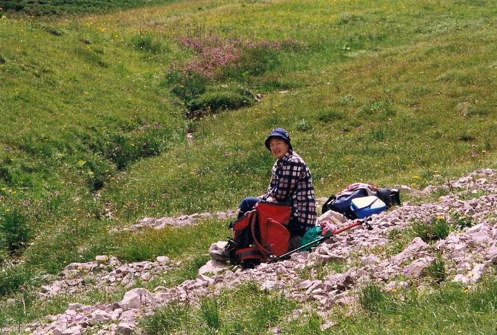 br99_amatschon_07.jpg - Lunch near the Amatschonjoch.