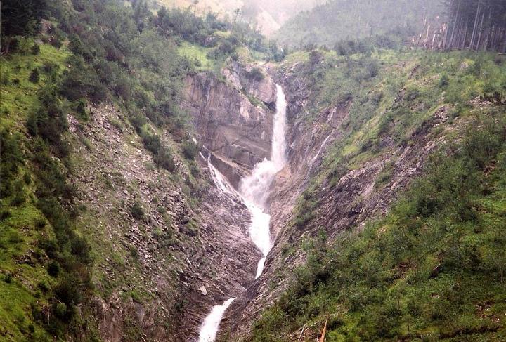 br99_sarotla04.jpg - Waterfall