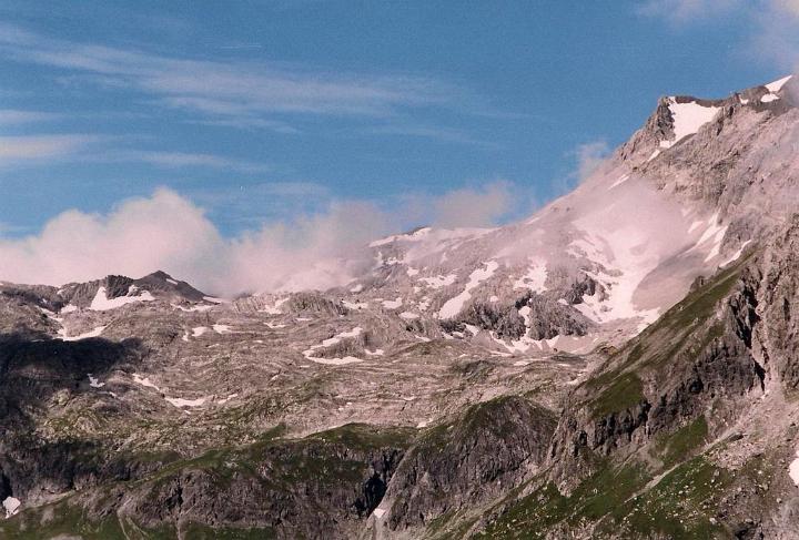 br99_saulajoch_10.jpg - The Totalp; Scesplana on the right