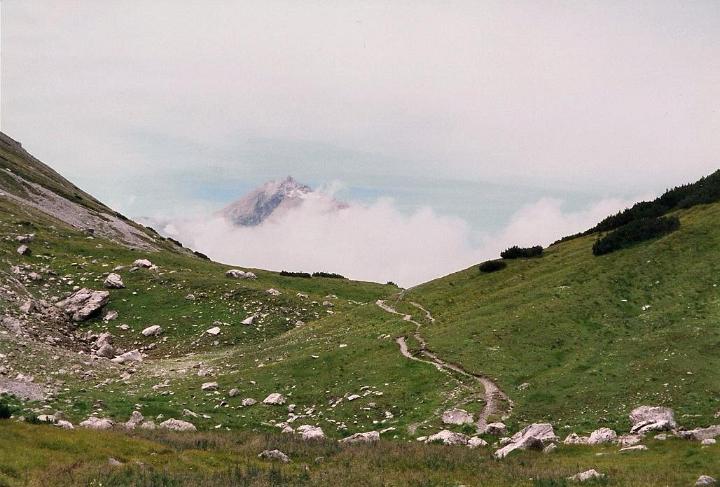 br99_saulajoch_13.jpg - After the Saulajoch, it looks like you're going to walk off the world...