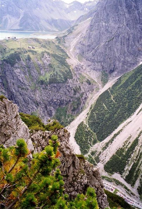br99_saulajoch_20.jpg - View down onto the Böser-Tritt, the zigzag path giving a cheap way up to the Lünersee.