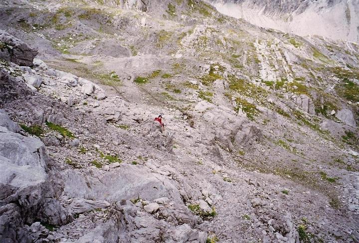 br99_totalp_13.jpg - Siv is almost lost in the rocks.