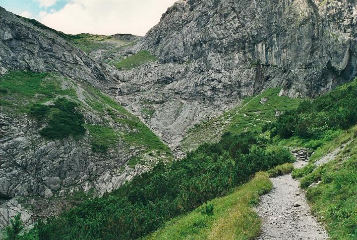 br00_boesertritt_1.jpg - The Böser-Tritt, the evil, or bad, step, is a steep, zig-zagging 400-meter climb from the foot of the Lünerseebahn up to the Lünersee. A great training walk.
