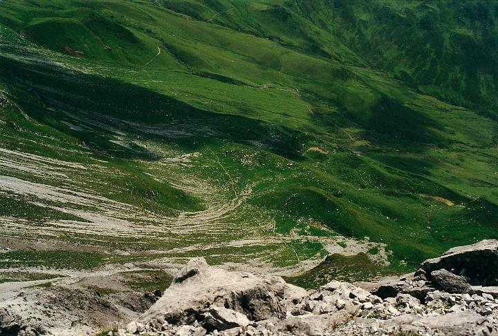 br00_gemsluke_14x_b.jpg - Looking down over the beatiful green valleys on the Swiss side.
