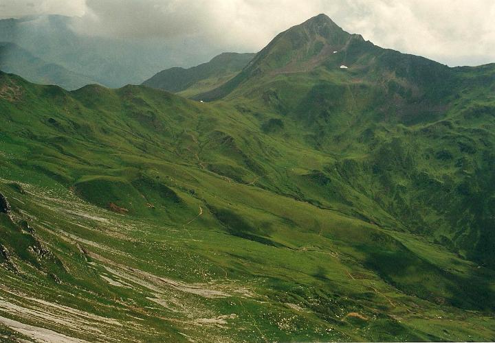 br00_gemsluke_15x_a.jpg - Switzerland, the Cavell Valley.