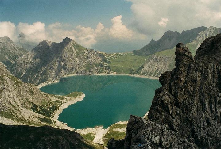 br00_gemsluke_17.jpg - The Lünersee, seen from the Gemslücke, 400 meters higher.