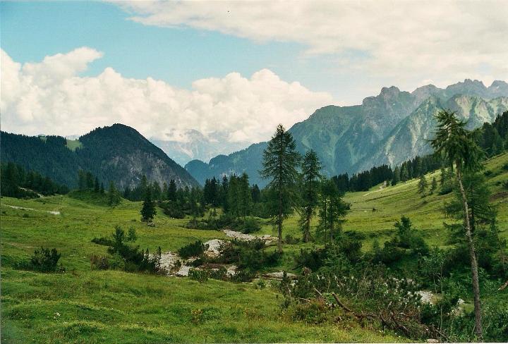 br00_lorenzital_a.jpg - The Lorenzital, easily accessible from the top of the Niggenkopfbahn, is an oasis of calm and beauty.