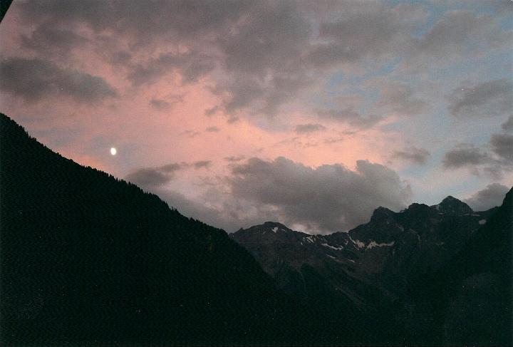 br00_monde.jpg - Moon over the three peaks.