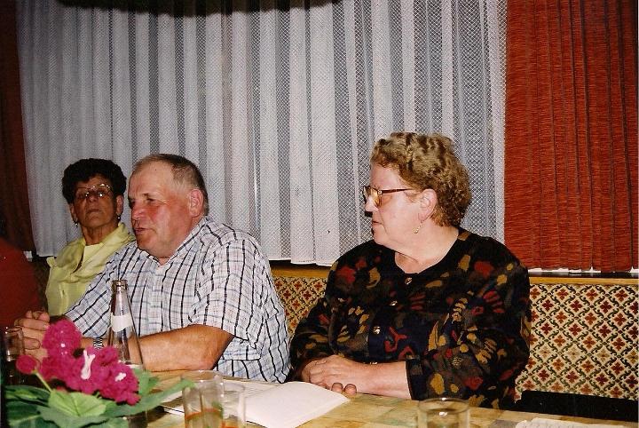 br00_oberoest_4.jpg - Sepp qnd Berthe are wonderful yodlers!