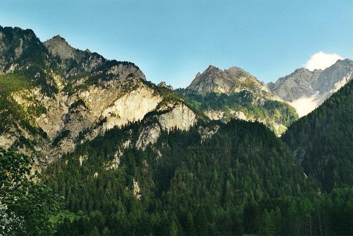 br00_sarotla_4.jpg - Eastern wall.