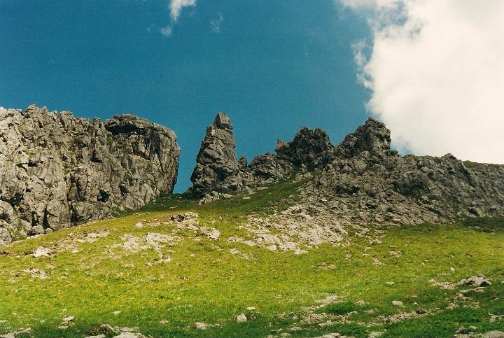 br00_sudschafgfl_1.jpg - These relatively young mountains have many craggy and sharp-looking rocks. The Lünerkrinne is a pass to the northeast of the Lünersee.