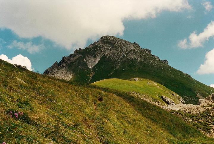br00_sudschafgfl_3_xb.jpg - The Süd-Schaffgafall peak is reachable from the Douglass-Hütte on the shore of the Lünersee.