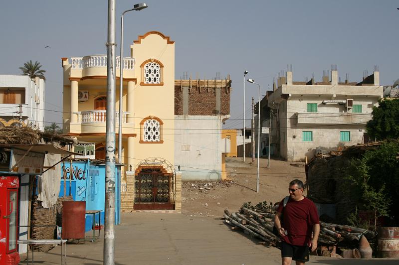 eg07_050208160_j.jpg - A pretty house in the Nubian village on Elephantine Island