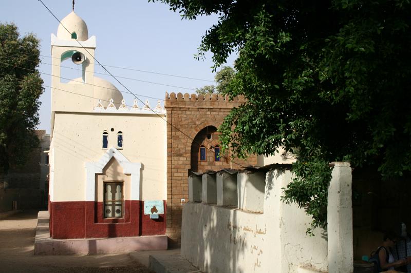 eg07_050208280_j.jpg - Mosque of the Nubian village on Elephantine Island