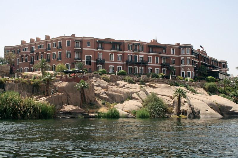eg07_050210480_j_a.jpg - Cataract Hotel