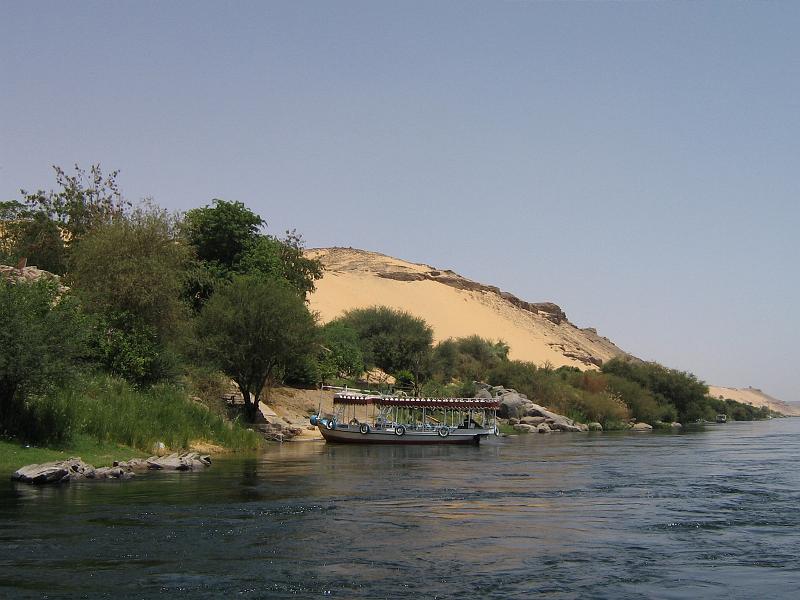 eg07_050211591_s.jpg - An island in the Nile