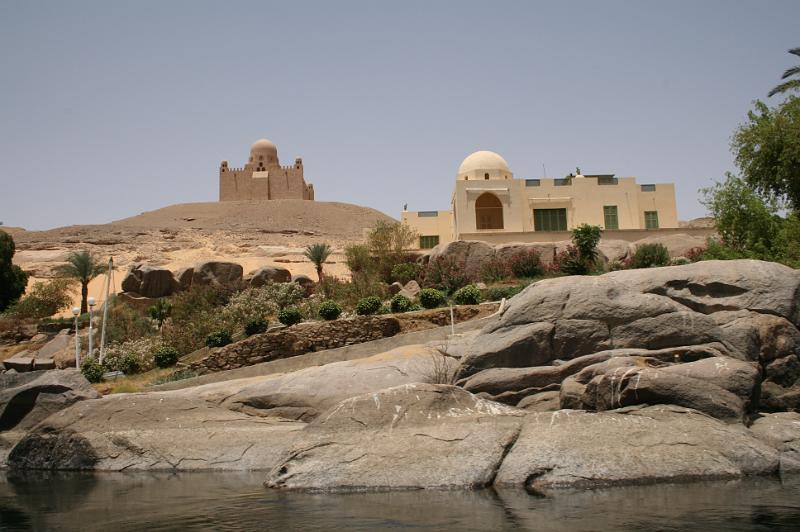eg07_050212300_j.jpg - The Aga Khan's house and tomb