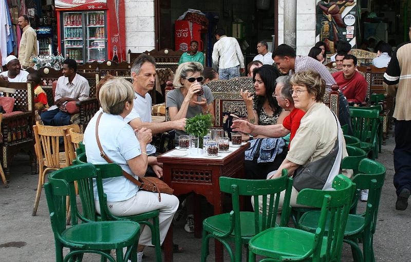 eg07_042617200_j_ac.jpg - Some lotuses drinking mint tea