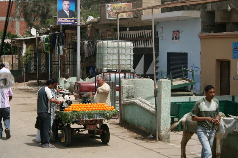 eg07_042714100_j.jpg - Fruit for sale