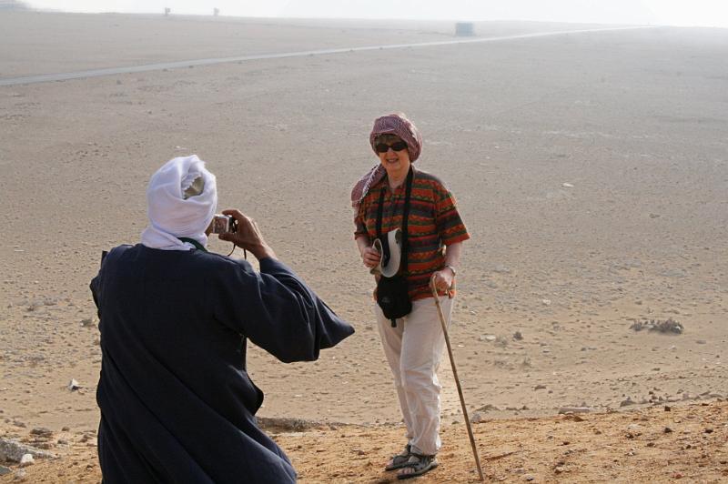 eg07_042708382_j_a.jpg - Siv being photographed/ripped off, duly equipped with turban and cane