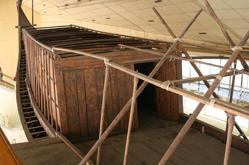 eg07_042710000_j.jpg - Solar barque of Khufu (Cheops), probably the oldest boat in existance