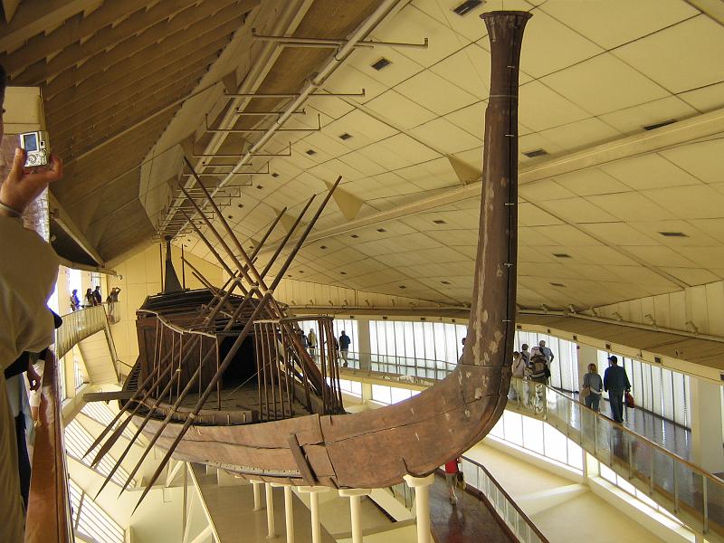 eg07_042710011_s.jpg - Solar barque of Khufu