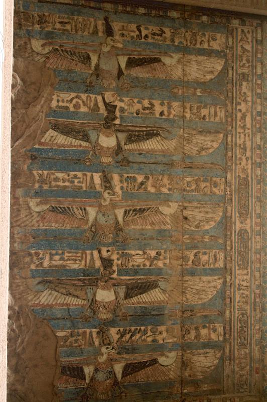 eg07_043016220_j_r_a.jpg - Colorful ceiling