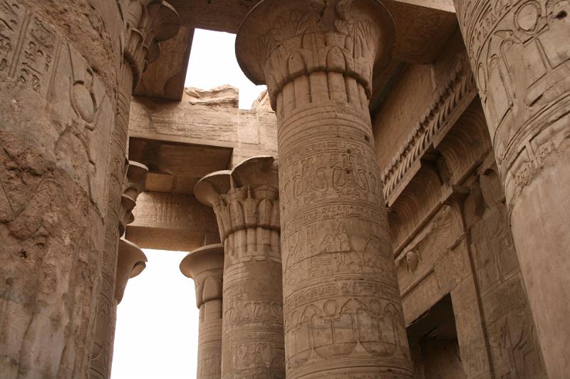 eg07_043017130_j.jpg - Columns