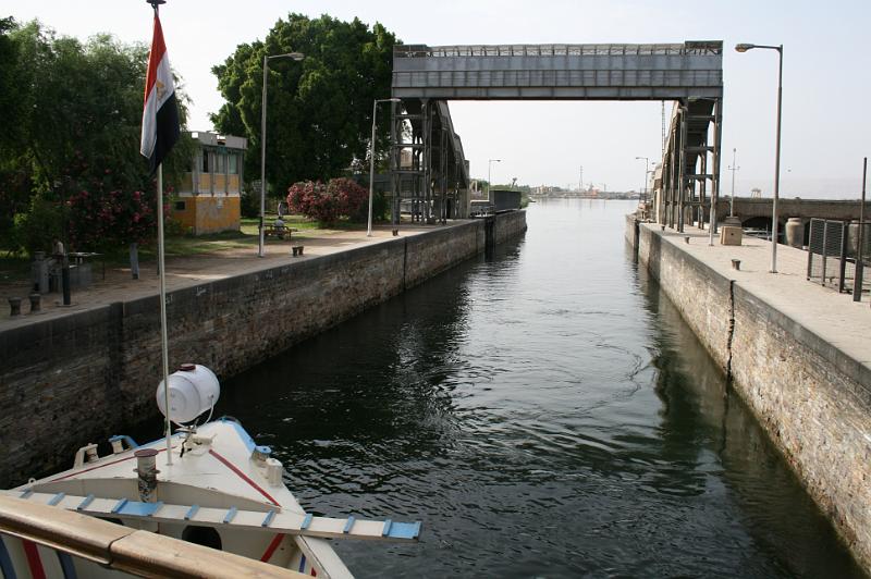 eg07_050316510_j.jpg - First locks of Esna