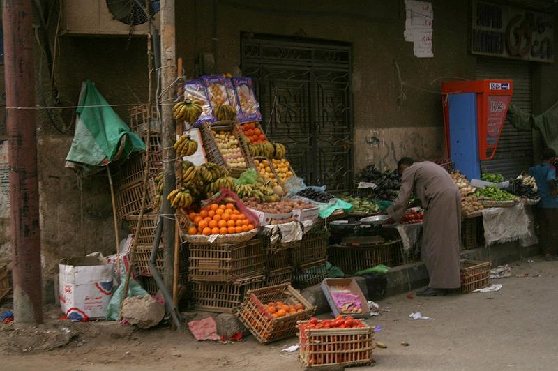 eg07_042818130_j_a.jpg - Fruit in the souk