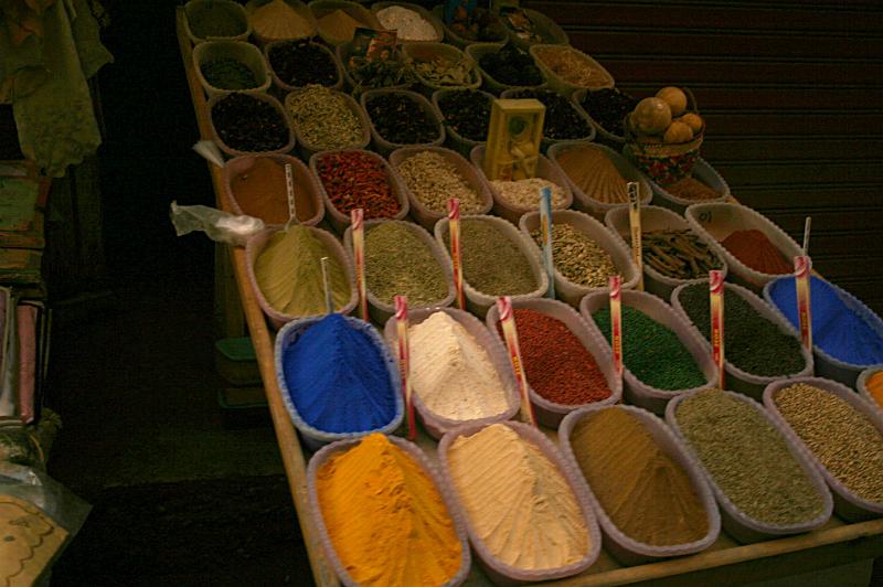 eg07_042818272_j_a.jpg - Colorful spices