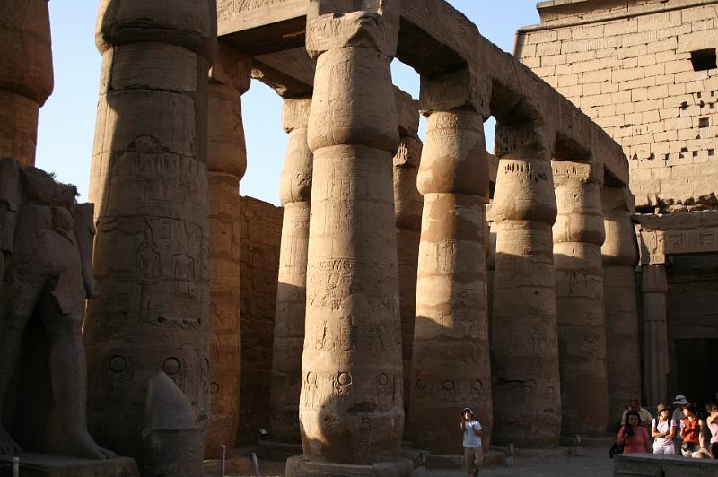 eg07_050418251_j.jpg - Colonnade